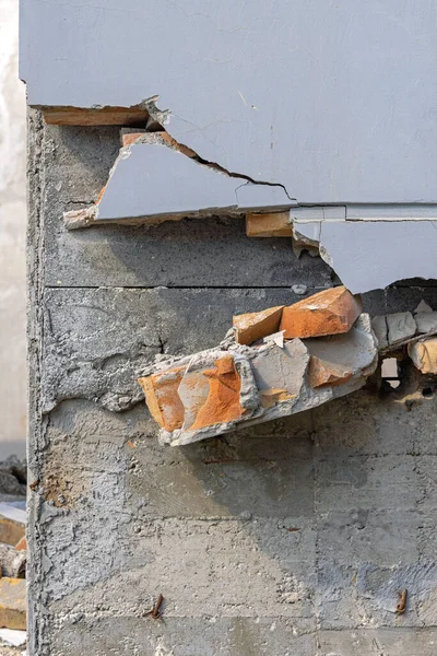 Ziegel Und Beton Beschädigen Mauer Nach Erdbeben — Stockfoto