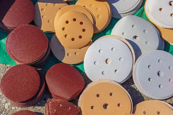 Sanding Pads Aşındırıcı Disk Çeşitli Şekil Boyut Seçimi — Stok fotoğraf