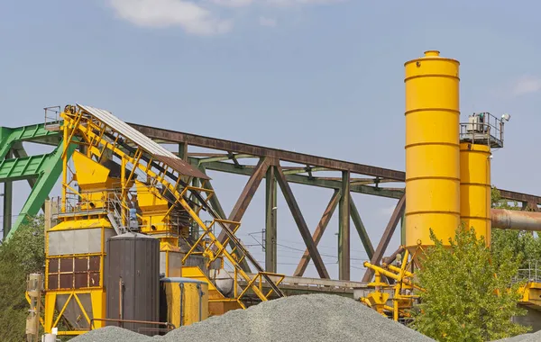 Asphaltmischanlage Der Nähe Der Brückenbaustelle — Stockfoto