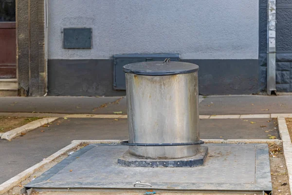 Unterirdischer Container Für Müllentsorgung Straße Gebaut — Stockfoto