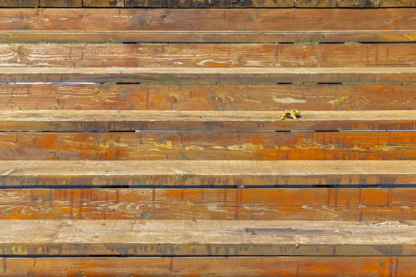 Plank Ξύλινες Σκάλες Εξωτερική Βεράντα Ηλιόλουστη Μέρα — Φωτογραφία Αρχείου