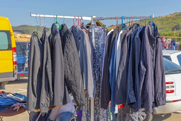 Abiti Seconda Mano Giacche Vendita Mercato Delle Pulci — Foto Stock