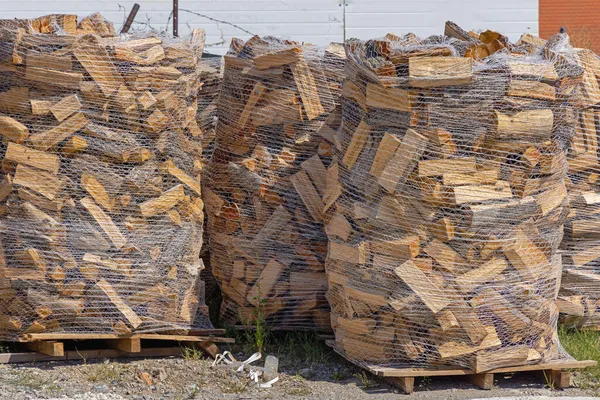 Paletten Mit Brennholz Netz Bereit Für Die Wintersaison — Stockfoto