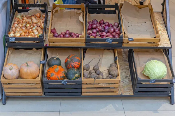 Овочі Вирощують Ящиках Базарі — стокове фото