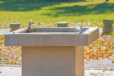 Sonbaharda Park 'ta Musluk Suyu Çeşmesi