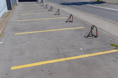 Metal engelli Boş Otopark Yerleri