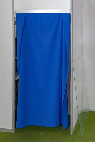 Μπλε Πανί Κάλυμμα Κουρτίνα Στο Expo Booth — Φωτογραφία Αρχείου