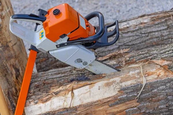 Petrol Power Chainsaw Tree Trunk Lumberjack Tool — Stock Photo, Image