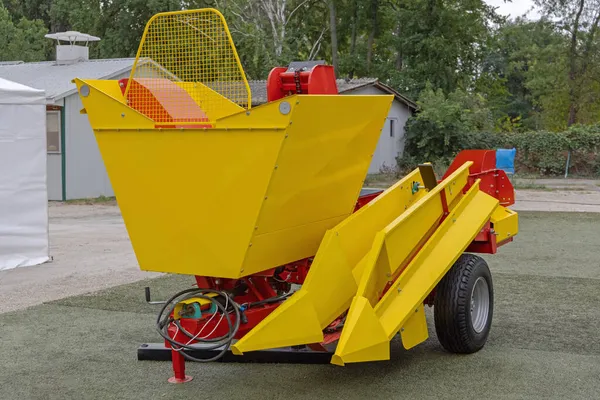 One Row Corn Picker Harvester Trailer Farm Machine — Stock Photo, Image