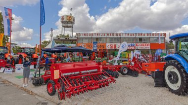 Novi Sad, Sırbistan - 18 Eylül 2021: Novi Sad 'da Adil Ticaret Fuarında Yeni Tarım Ekipmanları.