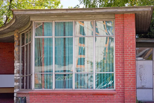 Big Windows Glass Wall Old House Flat Roof — Stock Photo, Image