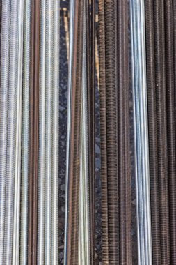 Uzun Eşikli Aygırlar ve Çubuklar Hırdavat Dükkanı