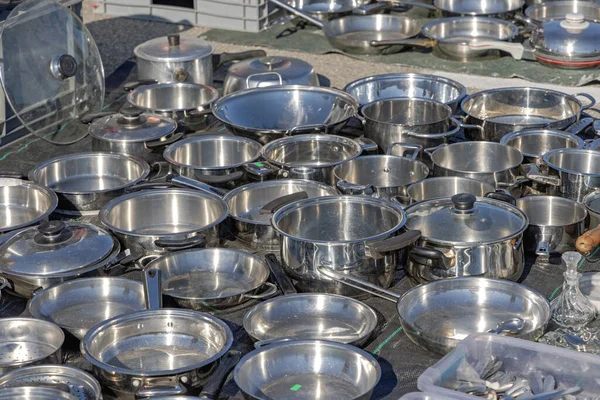 Digunakan Stainless Steel Pots Pans Pasar Flea — Stok Foto