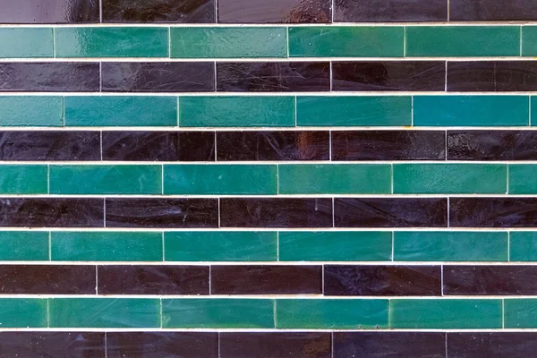 Ρετρό Μαύρο Και Πράσινο Γυαλιστερό Πλακάκια Στον Τοίχο — Φωτογραφία Αρχείου