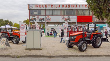 Novi Sad, Sırbistan - 21 Eylül 2021: Tafe 'den Tarım Fuarı' nda traktör ve ekipman IMT.