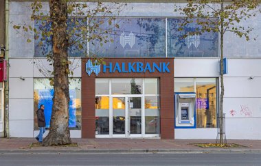 Belgrad, Sırbistan - 14 Kasım 2021: Halkbank Devlet Bankası Belgrad, Sırbistan 'da Türk Bankası' na sahip.