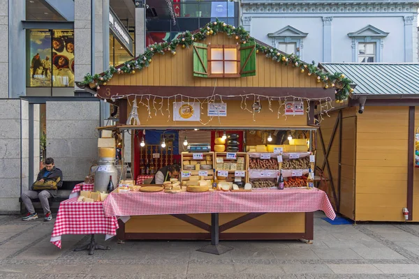 Bělehrad Srbsko Listopadu 2021 Francouzský Sýr Klobásy Deli Kiosk Vánočním — Stock fotografie