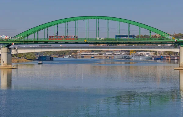 Belgrado Sérvia Outubro 2021 Ponte Velha Arco Verde Sobre Rio — Fotografia de Stock