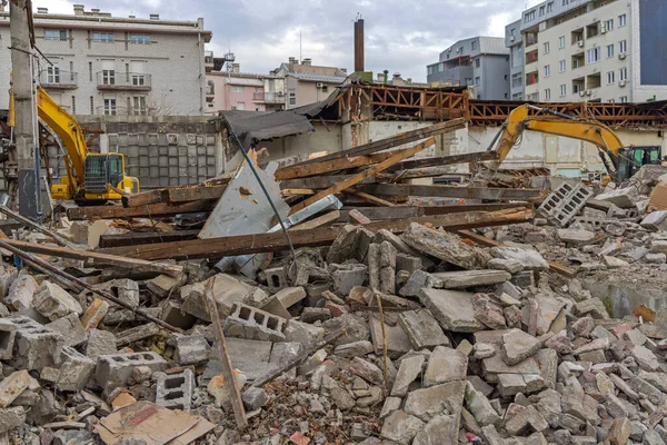 Grote Stapel Puin Bij Old Factory Building Demolition Site — Stockfoto