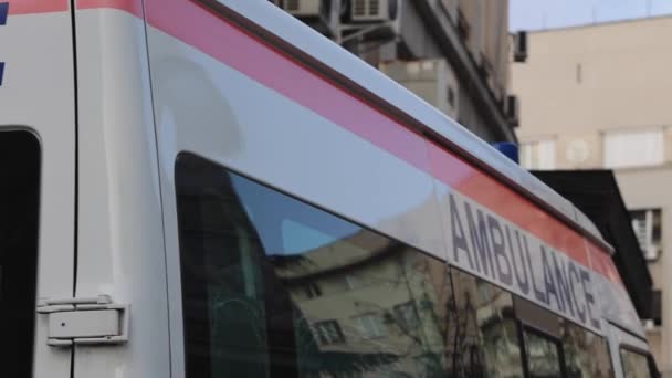 Véhicules Ambulanciers Ems Transport Van Devant Hôpital — Video