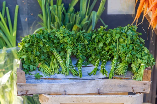 Bundles Parsley Wooden Crate Farmers Market — Stockfoto