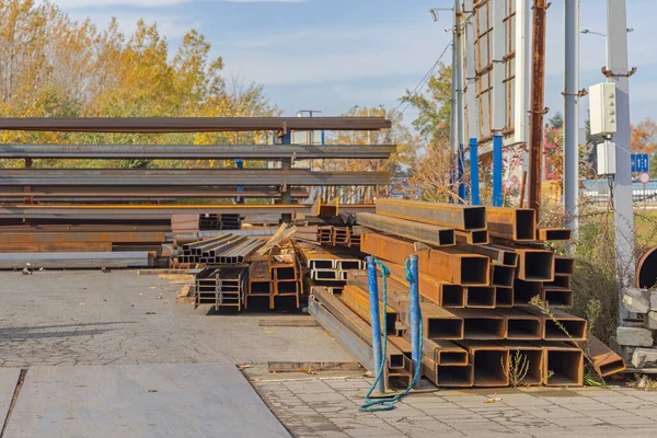 Long Steel Beams Μεταλλικοί Σωλήνες Αποθήκη Έξω Από Την Αποθήκευση — Φωτογραφία Αρχείου