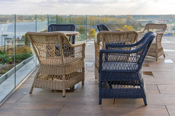 Wicker Rattan Stühle Freien Auf Der Dachterrasse — Stockfoto