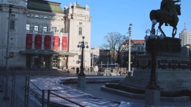 Belgrad, Sırbistan - 22 Aralık 2021: Şehir Merkezindeki Cumhuriyet Meydanı 'nda Buz Pateni Pisti İnşaat Alanı.