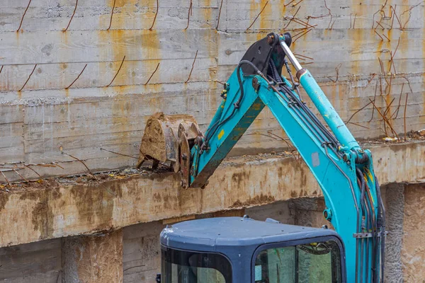 Small Digger Machine Underground Basement Concrete Construction Site — Stockfoto