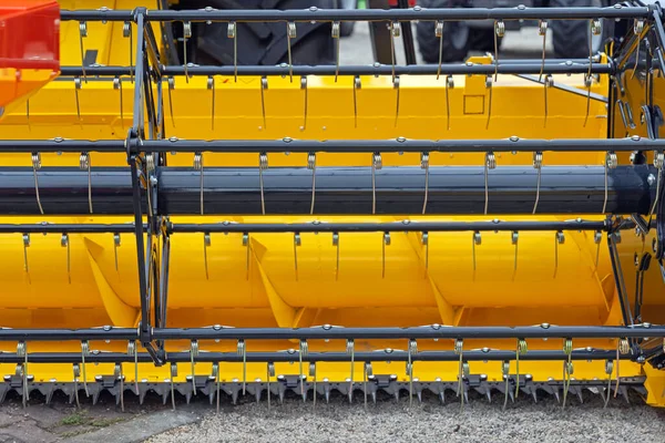 Grande Parafuso Amarelo Combinar Harvester Farm Machine — Fotografia de Stock