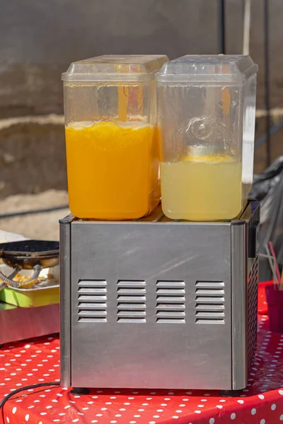 Máquina Refrigerada Dupla Distribuidor Bebida Suco Fruto — Fotografia de Stock
