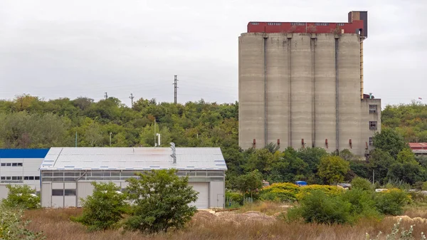 Big Concrete Silos Building Agriculture Grains Storage — Stockfoto