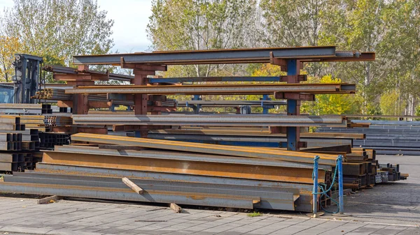 Long Steel Beams Metal Warehouse Storage — Stock fotografie