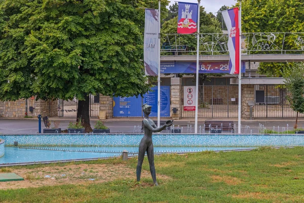 Belgrade Serbia August 2021 Bronze Sculpture Water Fountain Front Stadium — Fotografia de Stock
