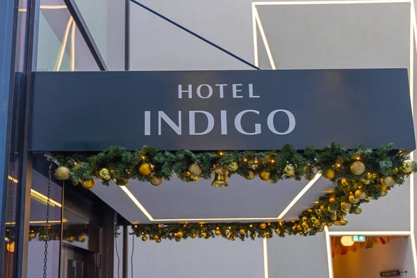 Belgrade Serbia December 2021 Sign Hotel Indigo Christmas Ornaments Decoration — Fotografia de Stock