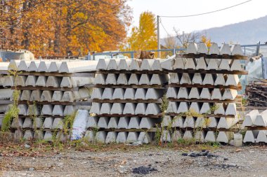 İnşaat alanındaki Paletler Beton Demiryolu Bağları