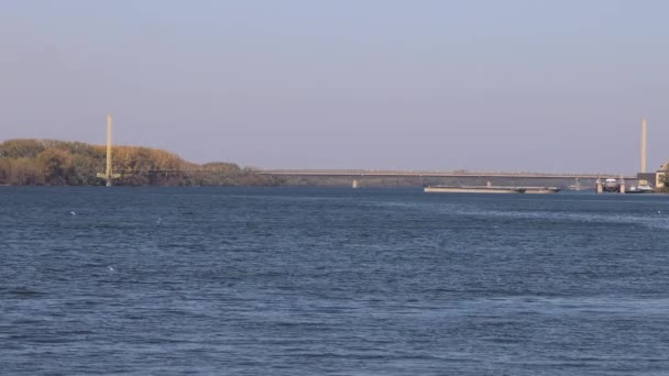 Γέφυρα Αναστολής Αγωγού Αερίου Πάνω Από Τον Ποταμό Δούναβη Στο — Αρχείο Βίντεο