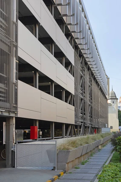 多层停车场钢结构 — 图库照片