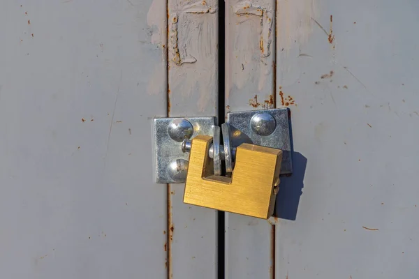 Candado Latón Fuerte Puertas Almacenamiento Metal —  Fotos de Stock