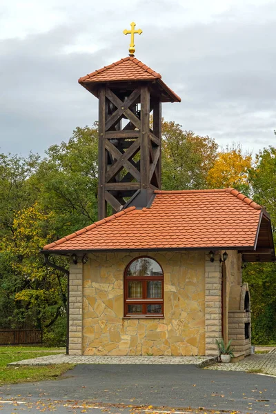 Houten Klokkentoren Met Gouden Kruis Orthodoxe Kerk — Stockfoto