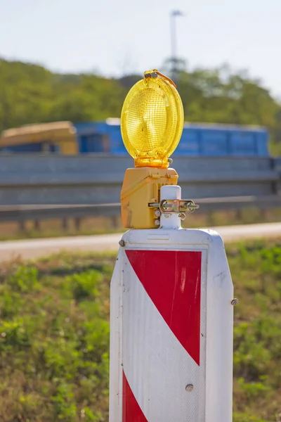 Beacon Piscando Luz Advertência Estrada Construção Segurança — Fotografia de Stock