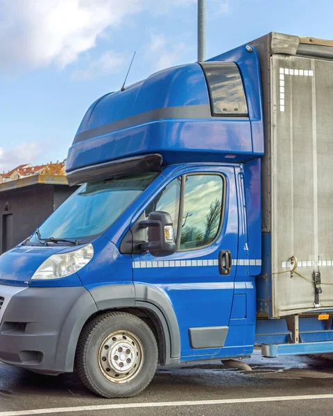 Geïntegreerde Slaapcabinepod Aan Bovenkant Van Ladingbus — Stockfoto