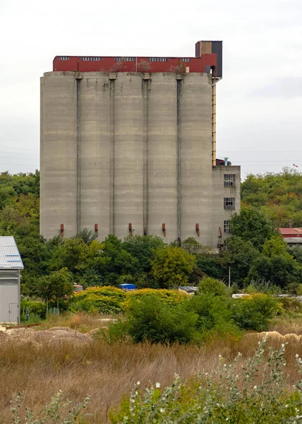 Big Concrete Silos Building Agriculture Gabonatárolás — Stock Fotó