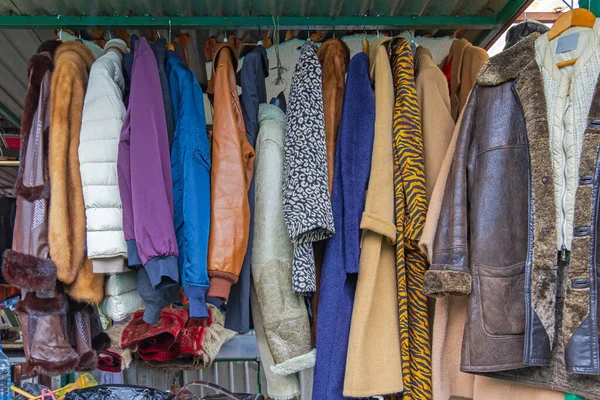 Vintage Fashion Winter Kleding Bij Flea Market Stall — Stockfoto