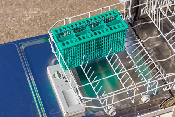 Buka Pintu Bawah Rack Dishwasher Kecil — Stok Foto