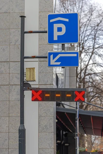 Hay Espacio Estacionamiento Gratuito Información Señal Electrónica —  Fotos de Stock