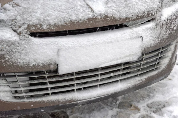 Placa Frontal Cubierta Con Nieve Invierno Problemas Meteorológicos — Foto de Stock