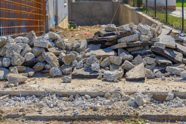 Asfalt ve Beton Parçalar Pavement Caddesi İnşaat