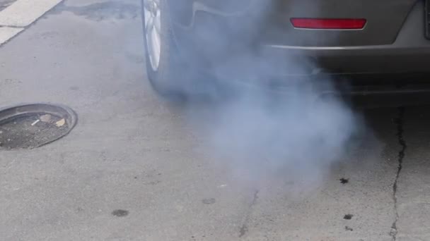 Auto Uitlaat Luchtverontreiniging Fumes Gebroken Motor Probleem Zoom — Stockvideo