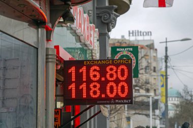 Belgrad, Sırbistan - 06 Ocak 2022: Para Artırma Ofisi Oranı Şehirde Elektronik İmza Kurulu.